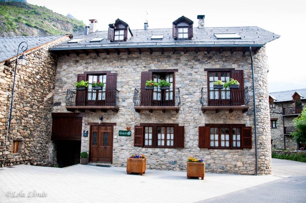 Sisquet Apartaments Ериявал Екстериор снимка